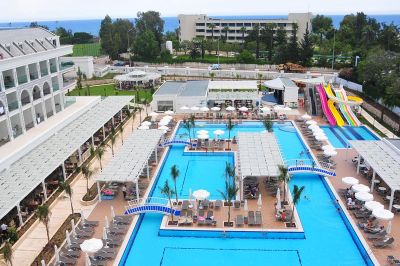 Karmir Resort & Spa