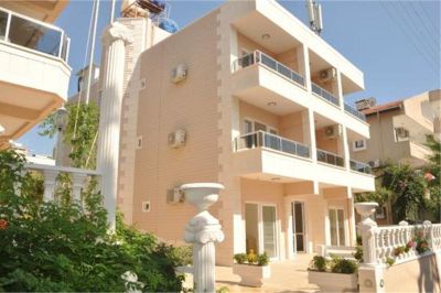 club seven hotel