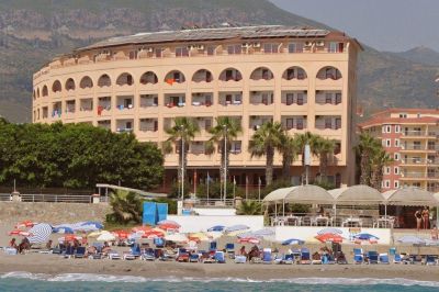 doris aytur hotel