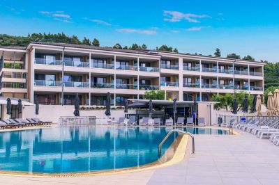 lagomandra beach & suites