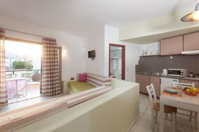 latania studios & apartments
