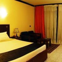 new la perla hotel