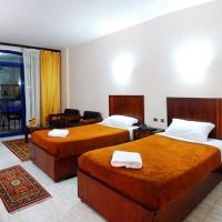 new la perla hotel