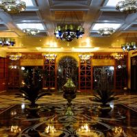 new la perla hotel