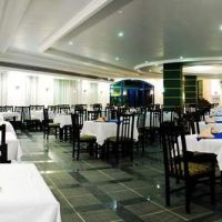 new la perla hotel