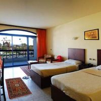 new la perla hotel