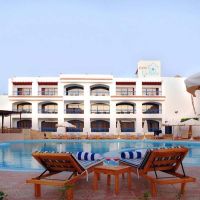 new la perla hotel