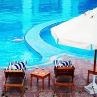 new la perla hotel