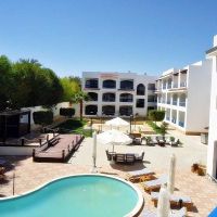 new la perla hotel