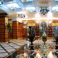 new la perla hotel
