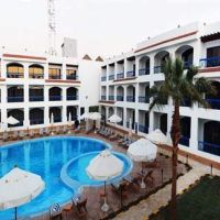 new la perla hotel