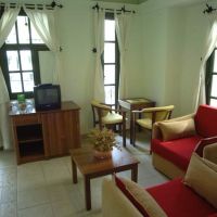 may garden club hotel