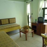 may garden club hotel