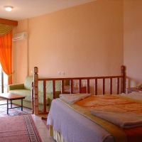 amos hotel
