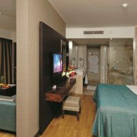 commodore elite suites & spa