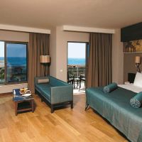 commodore elite suites & spa
