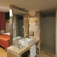 commodore elite suites & spa