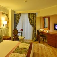 side crown serenity hotel