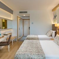 side glamour resort & spa