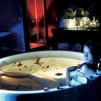 adam & eve hotel