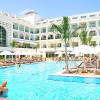Karmir Resort & Spa
