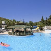 Crystal Green Bay Resort & Spa