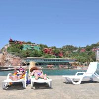 Larissa Hill Beach Hv-1