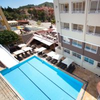Comet Deluxe Hotel