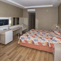 riviera hotel & spa