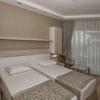 riviera hotel & spa