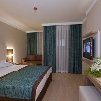 riviera hotel & spa