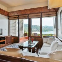 mom tri's villa royale