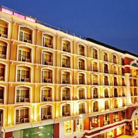 intimate hotel