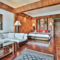 mom tri's villa royale