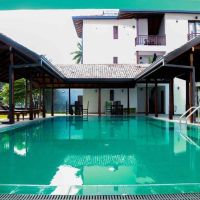 lagoon boutique hotel