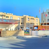 daphne hotel apartments