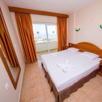 tuntas family suites kusadasi