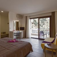 lagomandra beach & suites