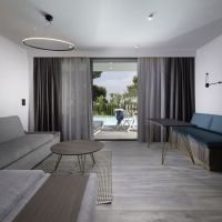 lagomandra beach & suites
