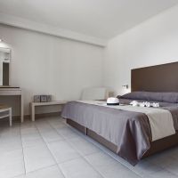 lagomandra beach & suites
