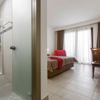lagomandra beach & suites