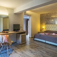 lagomandra beach & suites