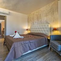 lagomandra beach & suites