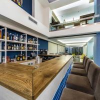 pollis hotel