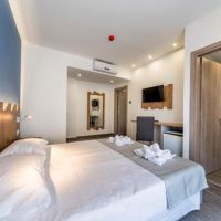 pollis hotel