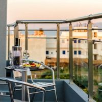pollis hotel
