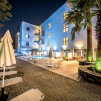 pollis hotel