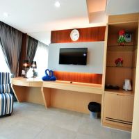 golden dragon beach pattaya