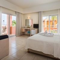 high beach resort 4*