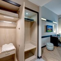 city avenue hotel.